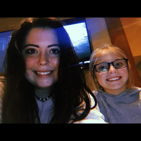 Meet your Posher, Sarah - Picture 1 of 1